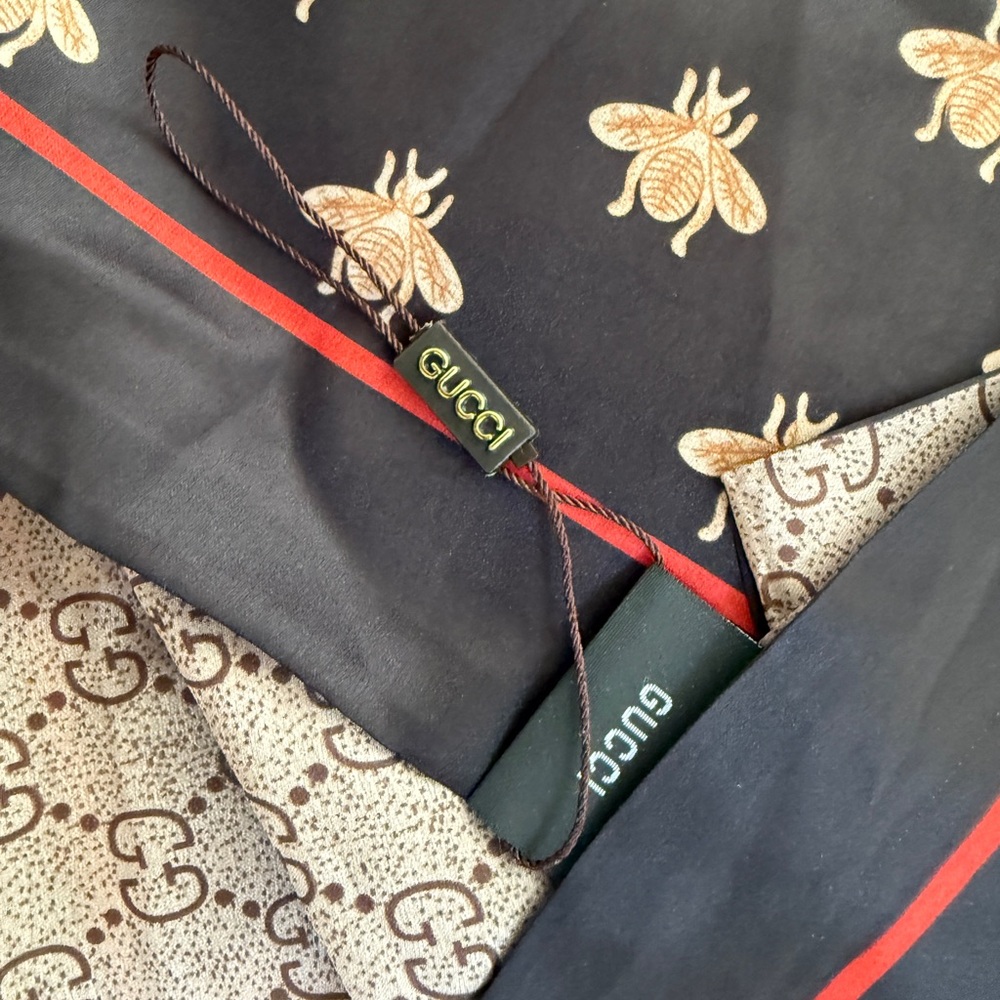 Gucci Black and Beige Scarf with Bee Pattern